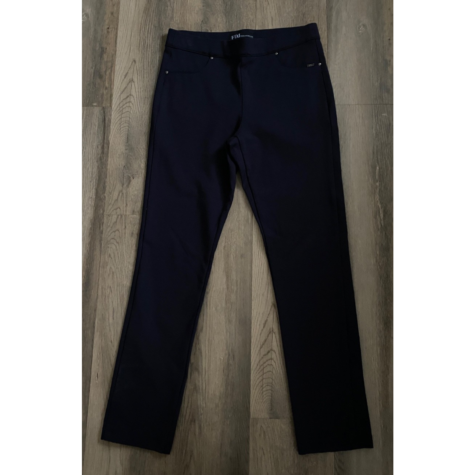Fdj Women’s Pull-On Slim Ankle Pants Size 8 Navy Stretch Classic Business Casual